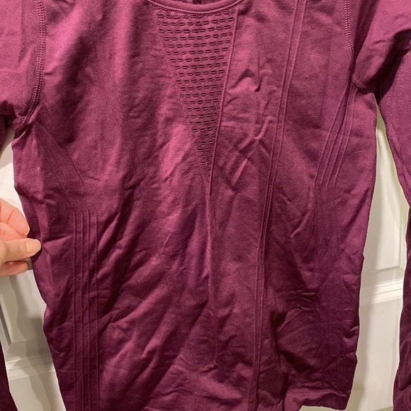 Fabletics Sexy Arta Long Sleeve Top EUC - Picture 4 of 7